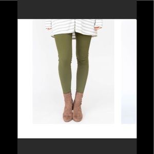 Agnes & Dora Olive Modern Jegging - M - Size 8-10